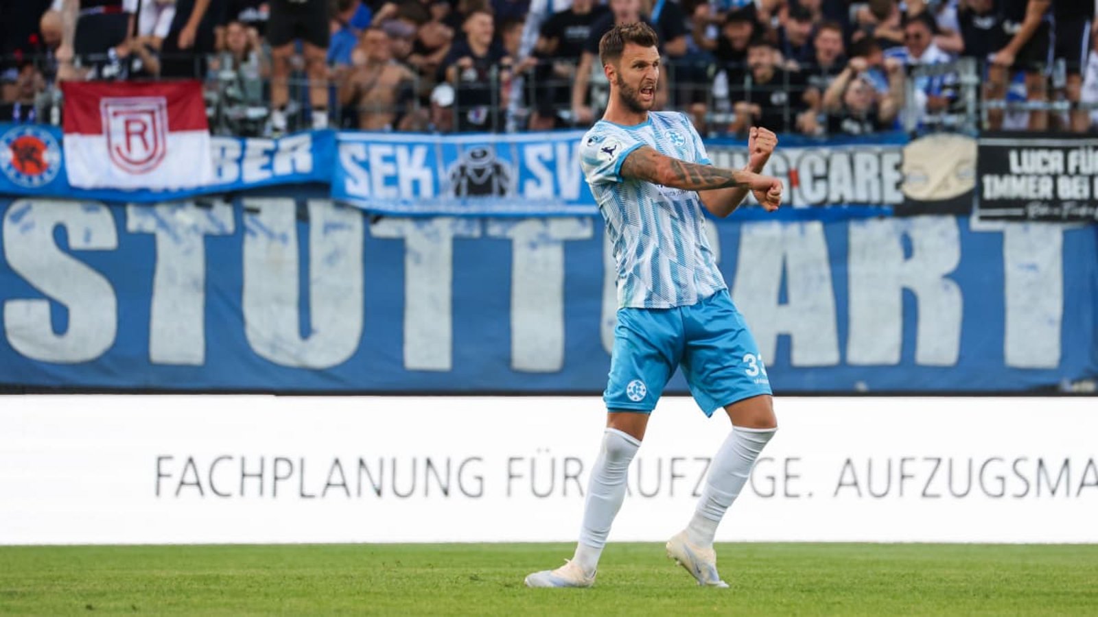 Dejan Bozic jubelt über sein Tor im Auftaktspiel gegen den SSV Ulm 1846 – inzwischen hat der Stürmer vier Saisontreffer auf seinem Konto.Baumann/Julia Rahn Dejan Bozic jubelt über sein Tor im Auftaktspiel gegen den SSV Ulm 1846 – inzwischen hat der Stürmer vier Saisontreffer auf seinem Konto.Baumann/Julia Rahn