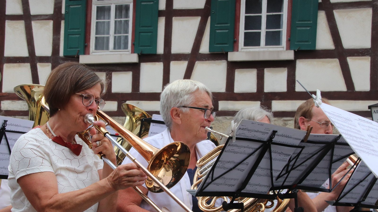 Der Posaunenchor Roßwag-Aurich ist fester Bestandteil des Festzugs. Foto: Arning