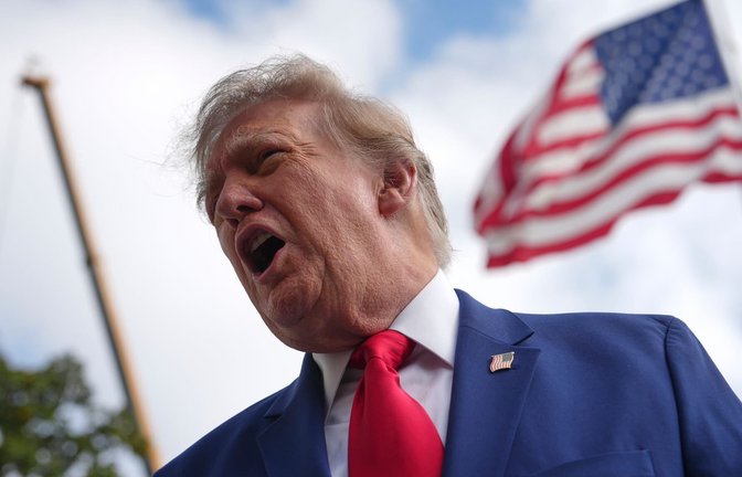 Trump will eigenen Aussagen zufolge nicht für die Drosselung des Satelliteninternets in der Ukraine verantwortlich gewesen sein.<span class='image-autor'>Julia Demaree Nikhinson/AP/dpa</span>