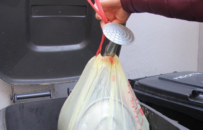 Beim Verpackungsmüll machen sogenannte Fehlwürfe, also falsch entsorgte Abfälle, fast die Hälfte der Gesamtmenge aus. Archivfoto: VKZ/Müller