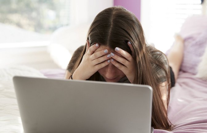 Vor allem Mädchen zwischen 15 und 17 Jahren sind betroffen. (Symbolbild)<span class='image-autor'>Foto: imago images/Shotshop/Monkey Business 2</span>
