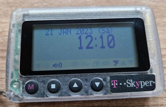 Kurznachrichten unterwegs empfangen: Pager wie der Skyper waren Mitte der Neunzigerjahre die Vorboten der Handys.<span class='image-autor'>Foto: privat</span>