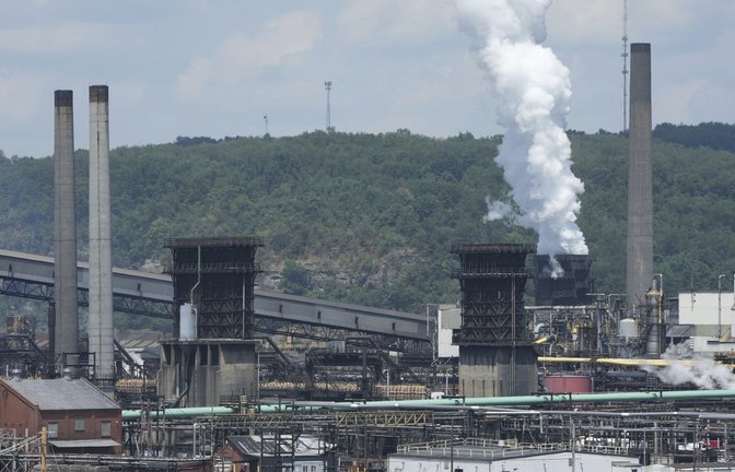 Die Kokerei Clairton Coke Works von U.S. Steel ist in Clairton zu sehen – bei einer Explosion ist mindestens eine Person gestorben (Archivfoto).<span class='image-autor'>Foto: Gene Puskar/AP/dpa/Gene Puskar</span>