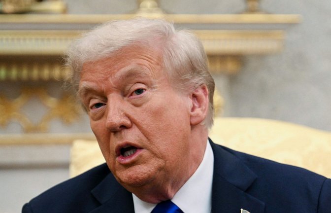 US-Präsident Donald Trump beansprucht den Friedensnobelpreis für sich und dürfte sich durch die Einigung auf eine Waffenruhe im Gazastreifen bestätigt sehen. (Archivbild)<span class='image-autor'>Foto: AFP/JIM WATSON</span>