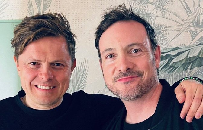 Wenn's um Bewegung auf einer großen Bühne geht, verlässt sich auch der Popstar Michael Patrick Kelly (links) auf die Expertise von Eric Gauthier. Geprobt haben die beiden vor Kellys „Traces“-Tour heimlich nachts am Aalto-Theater in Essen.<span class='image-autor'>Foto: Jeanette Bak</span>