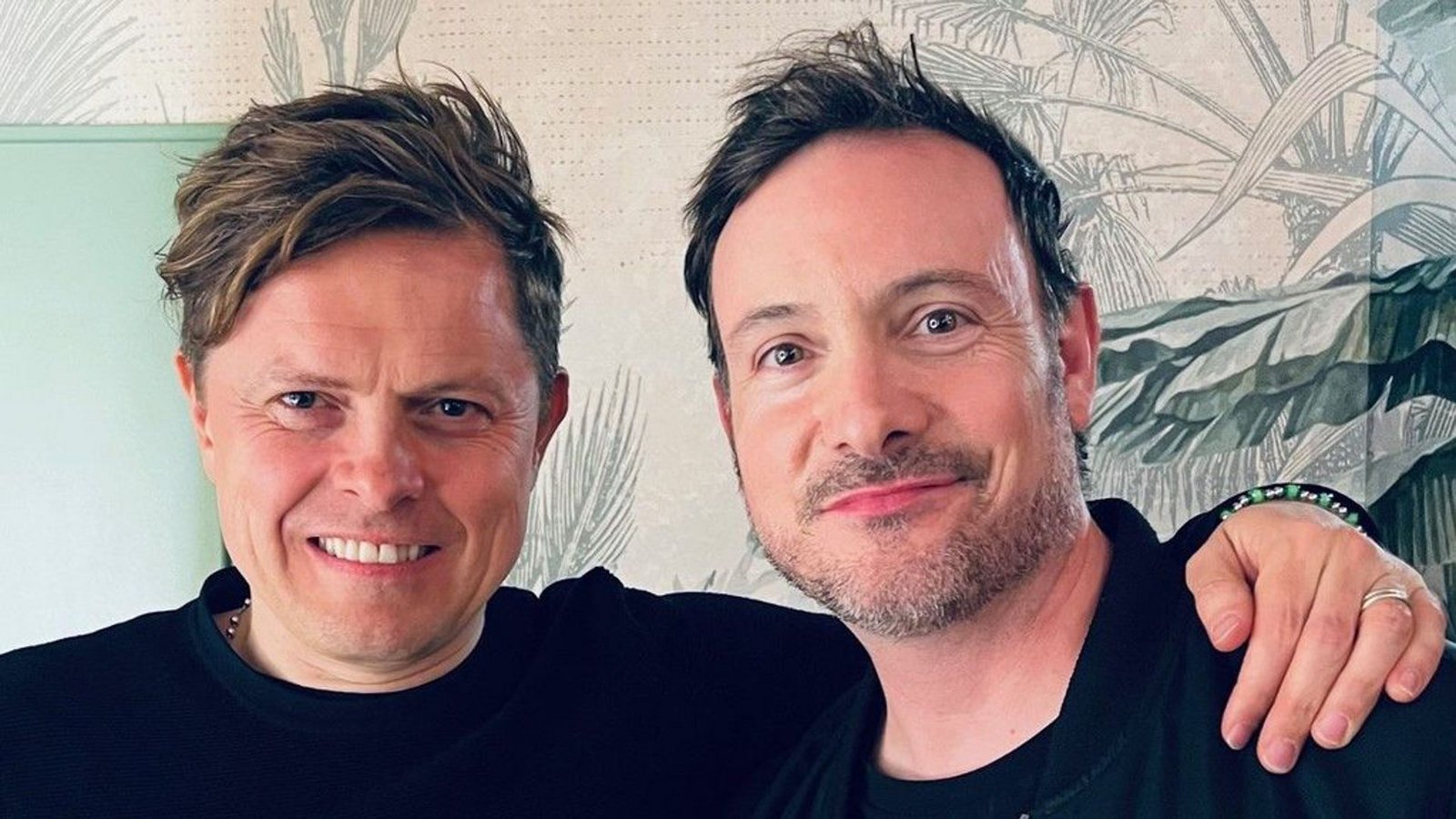 Wenn's um Bewegung auf einer großen Bühne geht, verlässt sich auch der Popstar Michael Patrick Kelly (links) auf die Expertise von Eric Gauthier. Geprobt haben die beiden vor Kellys „Traces“-Tour heimlich nachts am Aalto-Theater in Essen.Foto: Jeanette Bak