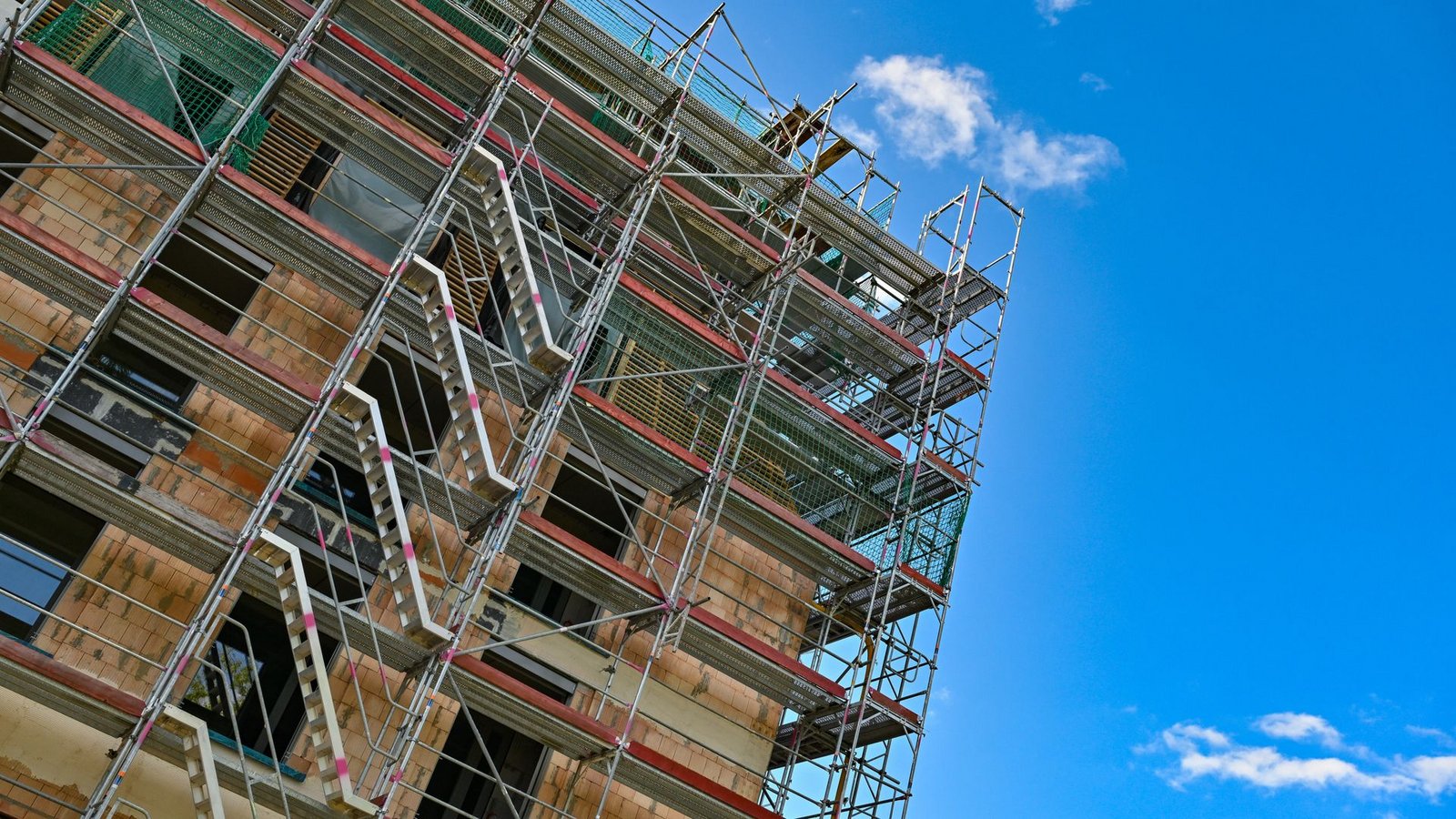 Die Zahl der Baugenehmigungen in Deutschland steigt wieder. (Symbolbild)Foto: Patrick Pleul/dpa