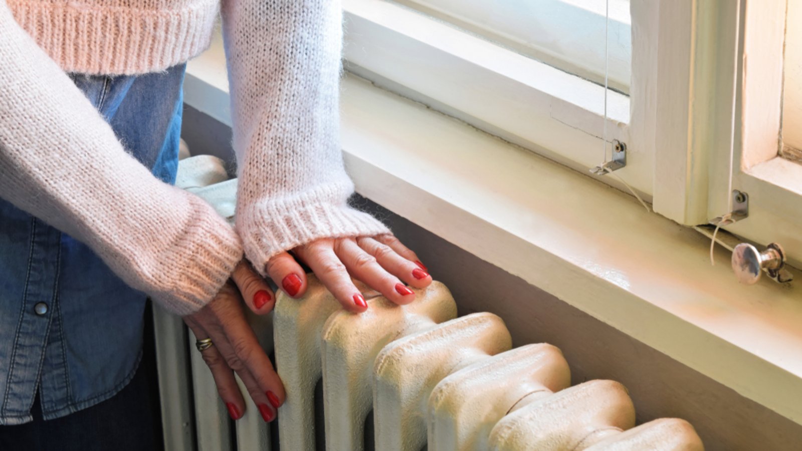 Mit den kälteren Temperaturen stellt sich auch die Frage nach dem richtigen Zeitpunkt zum Einschalten der Heizung. Alles Wichtige hier.Foto: Zvone / Shutterstock.com
