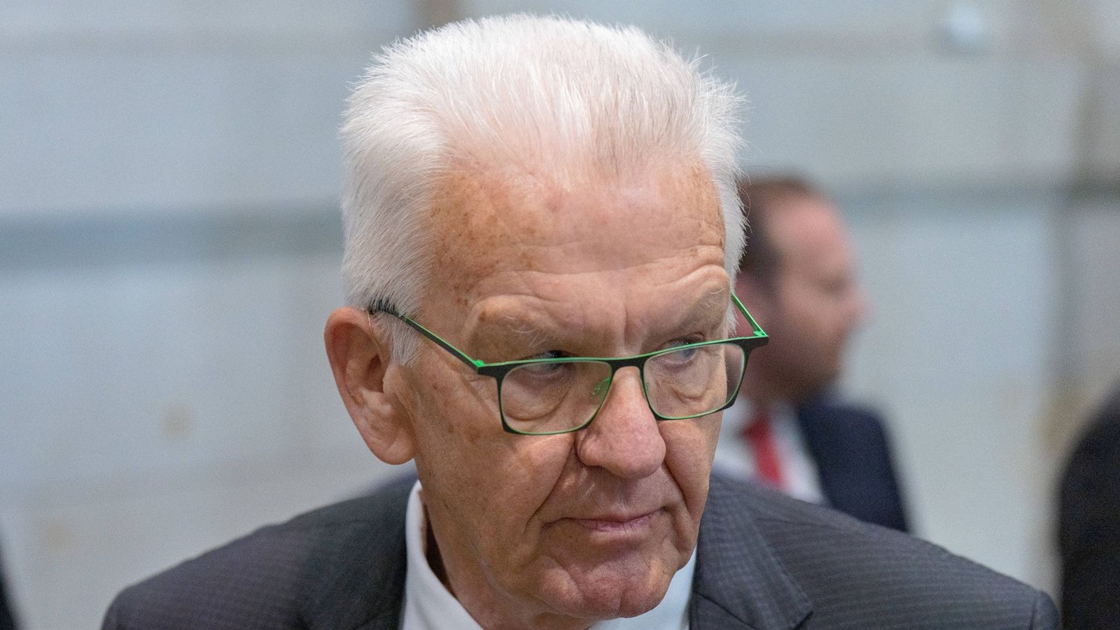 Aufs Reisen müsse künftig wohl öfter verzichtet werden, so der Ministerpräsident Winfried Kretschmann in der Talkshow „Markus Lanz“ (Archivbild).Foto: IMAGO/Bernd Elmenthaler/IMAGO/Bernd Elmenthaler