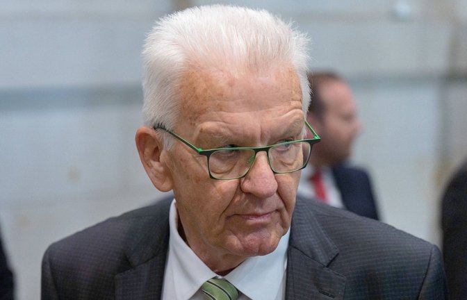 Aufs Reisen müsse künftig wohl öfter verzichtet werden, so der Ministerpräsident Winfried Kretschmann in der Talkshow „Markus Lanz“ (Archivbild).<span class='image-autor'>Foto: IMAGO/Bernd Elmenthaler/IMAGO/Bernd Elmenthaler</span>