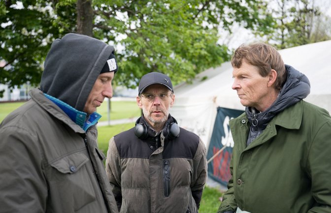 Wolfgang Metzeler-Kick (links), Richard Cluse und Michael Winter fordern eine Regierungserklärung vom Kanzler.<span class='image-autor'>Foto: dpa/Sebastian Gollnow</span>