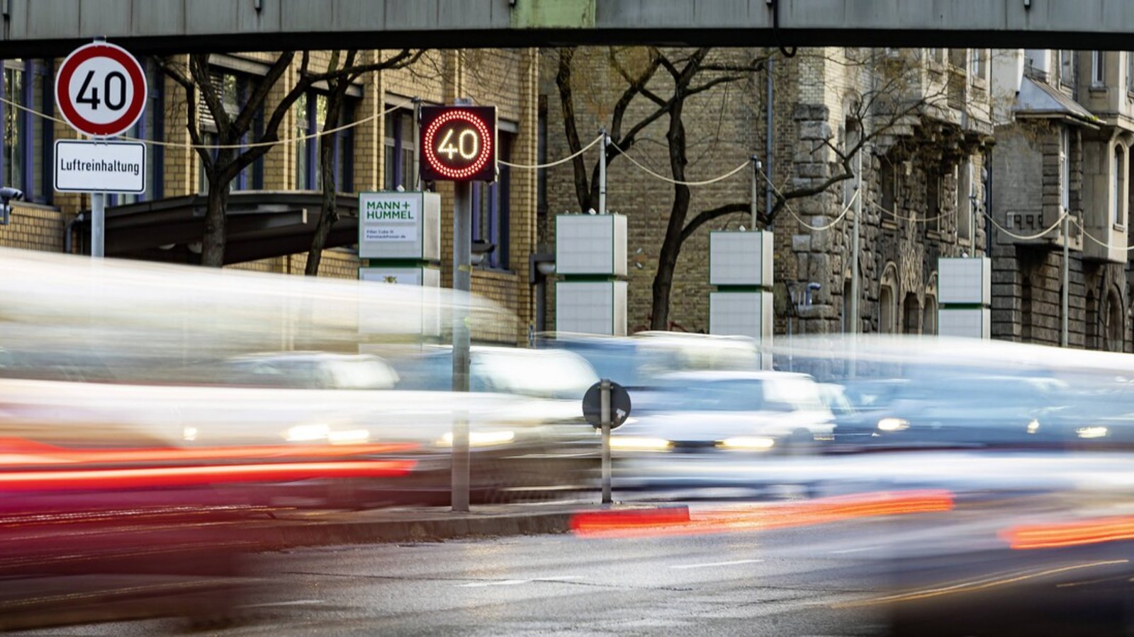Wenn es nach OB Frank Nopper geht, sollten Autofahrer am Neckartor bald wieder 50 km/h fahren dürfen.Foto: Wenn es nach OB Frank Nopper geht, sollten Autofahrer am Neckartor bald wieder 50 km/h fahren dürfen.Foto: 