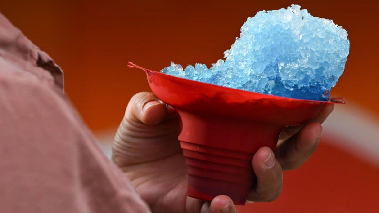Buntes Slush-Eis spricht Kinder an – nun sind aber verseuchte Chargen im Umlauf.IMAGO/NurPhoto Buntes Slush-Eis spricht Kinder an – nun sind aber verseuchte Chargen im Umlauf.IMAGO/NurPhoto