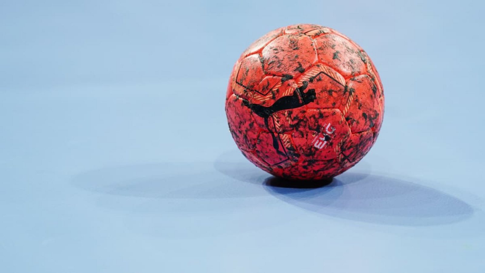 Der Handball ist zurzeit der Freund der Neuhausener.dpa Der Handball ist zurzeit der Freund der Neuhausener.dpa