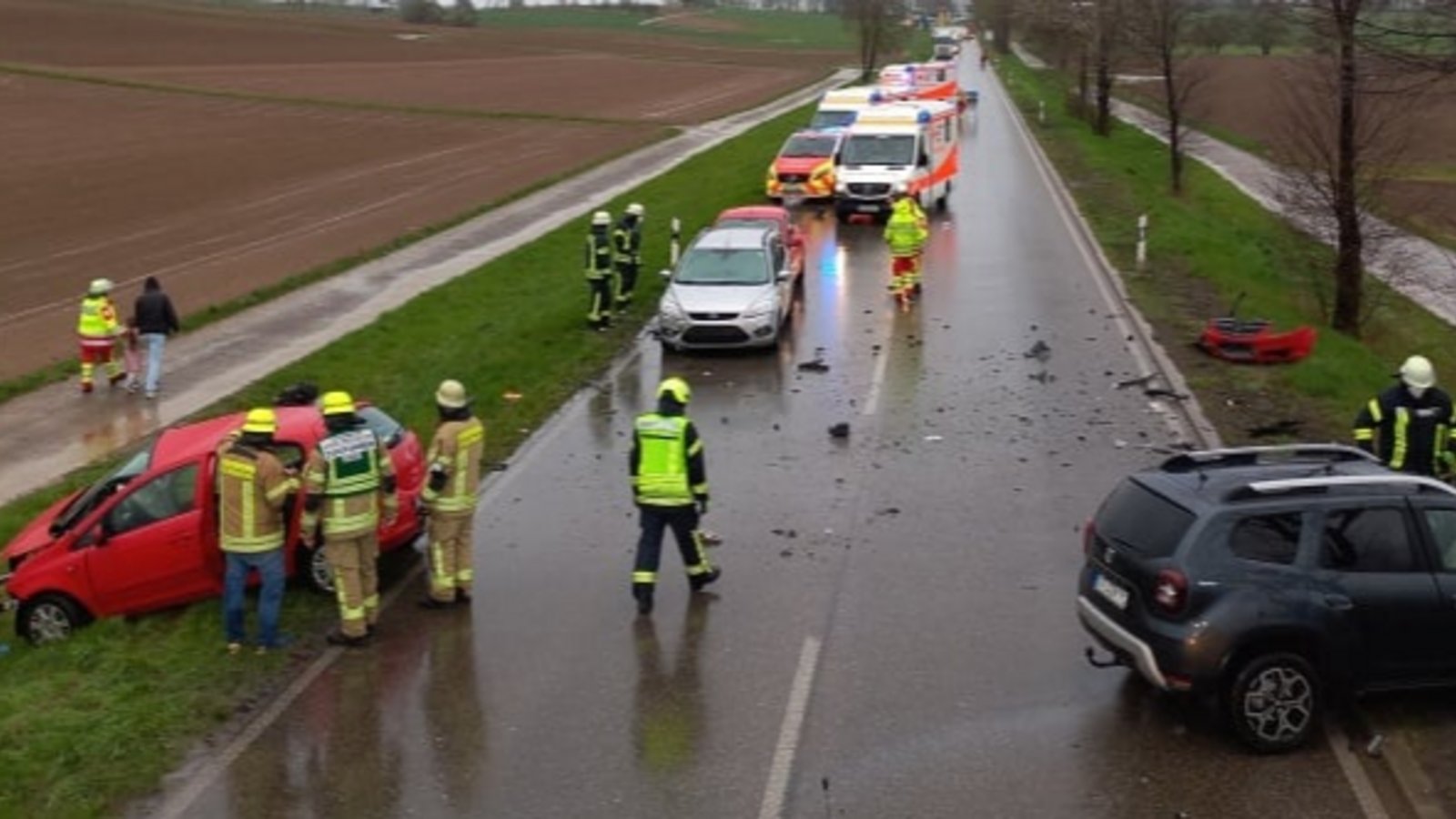 Schwerer Verkehrsunfall auf der Bundesstraße 10 zwischen Mühlacker und Illingen. Foto: FW Illingen
