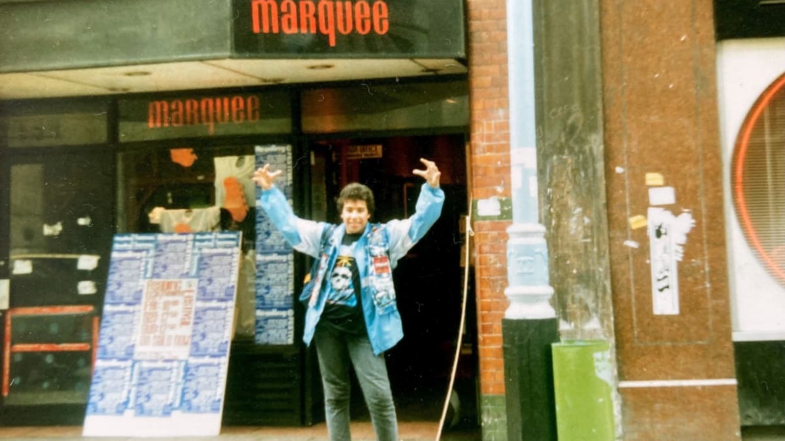 Ein 14-Jähriger besucht 1987 die wirklichen Sehenswürdigkeiten Londons: StZ-Autor Michael Setzer vor dem Club Marquee in London.Michael Setzer / Jan Klein Ein 14-Jähriger besucht 1987 die wirklichen Sehenswürdigkeiten Londons: StZ-Autor Michael Setzer vor dem Club Marquee in London.Michael Setzer / Jan Klein