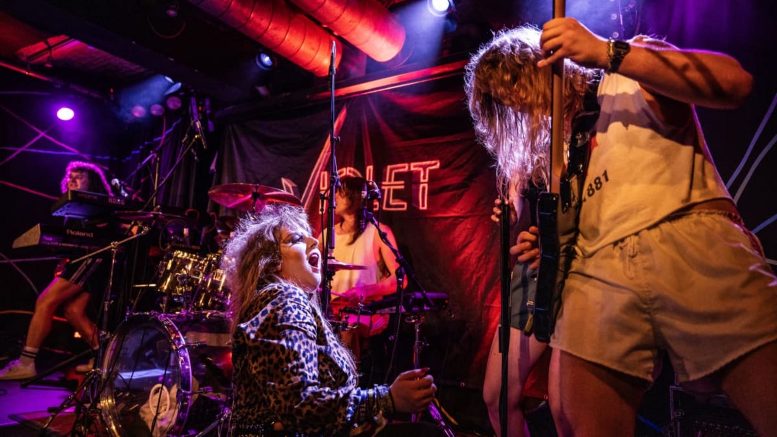 Wie damals in den 1980ern, nur jetzt, im August 2026: Violet im Stuttgarter Kulturzentrum MerlinReiner Pfisterer Wie damals in den 1980ern, nur jetzt, im August 2026: Violet im Stuttgarter Kulturzentrum MerlinReiner Pfisterer