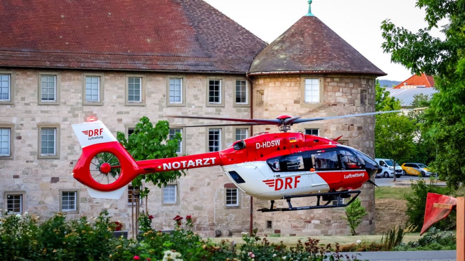 Der Rettungshubschrauber Christoph 51 war im Schlosspark Schorndorf im Einsatz.Benjaimin Beytekin Der Rettungshubschrauber Christoph 51 war im Schlosspark Schorndorf im Einsatz.Benjaimin Beytekin