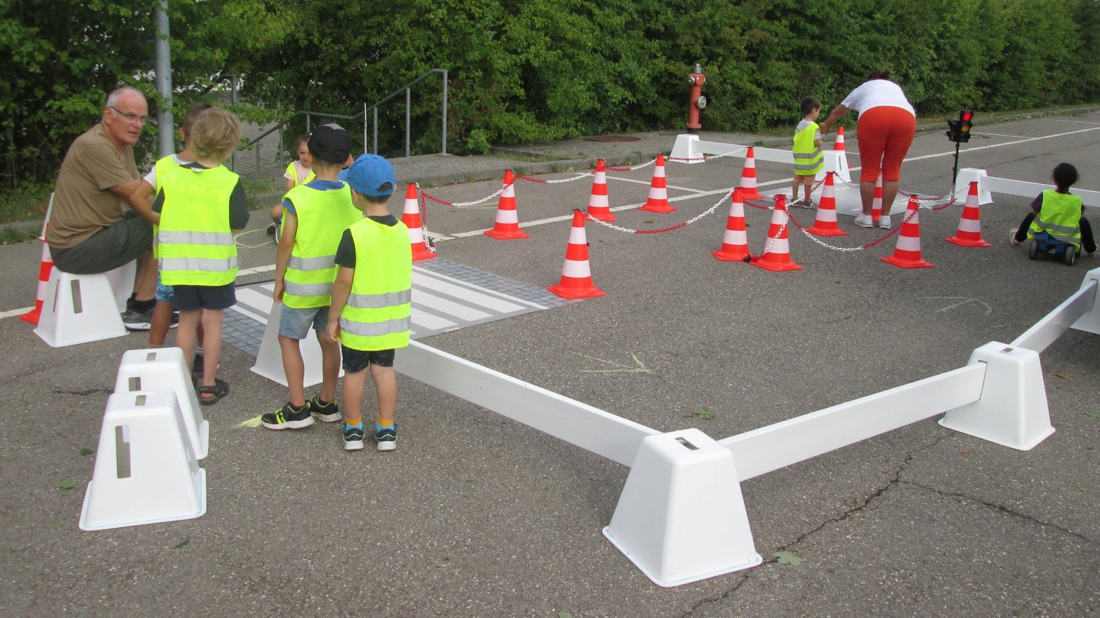 Verkehrswacht Kindergarten Verkehrstraining Sicherheit im Straßenverkehr Foto: pv