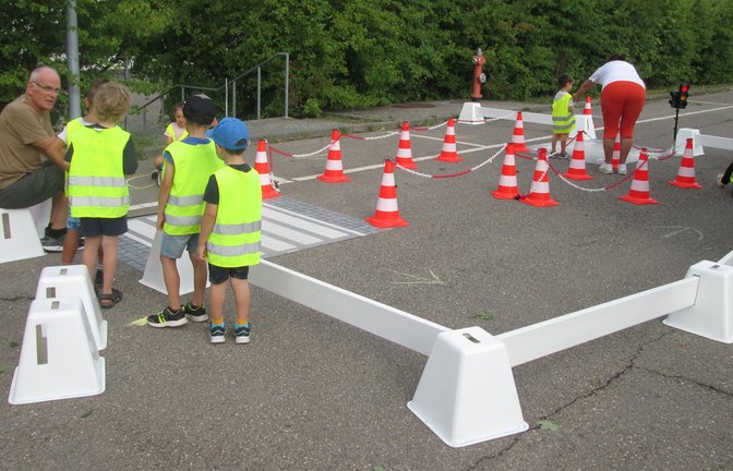 Verkehrswacht Kindergarten Verkehrstraining Sicherheit im Straßenverkehr Foto: pv