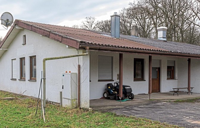 Im ehemaligen Vereinsheim des aufgelösten Schäferhundevereins im Eichwald sollen 15 Flüchtlinge unterkommen. Foto: Pangerl