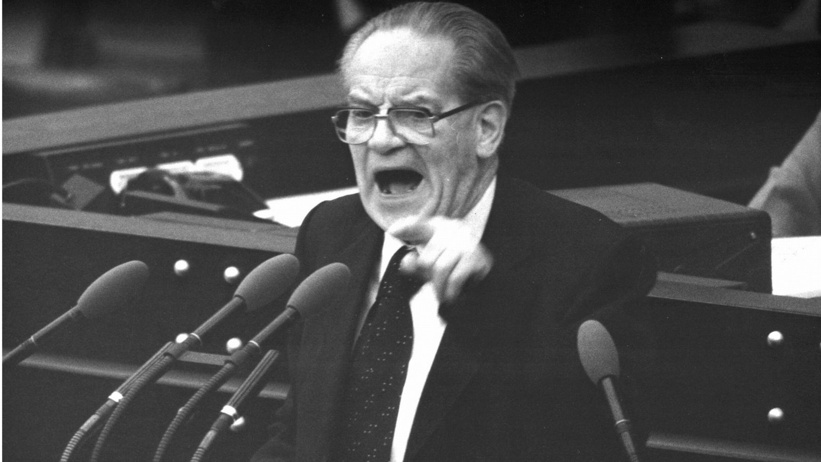 Deutschlands Großmeister der politischen Wutrede: Der damalige SPD-Fraktionsvorsitzende Herbert Wehner bei einer Rede am 21. Dezember 1981 im Bundestag.Foto: Imago/Photothek