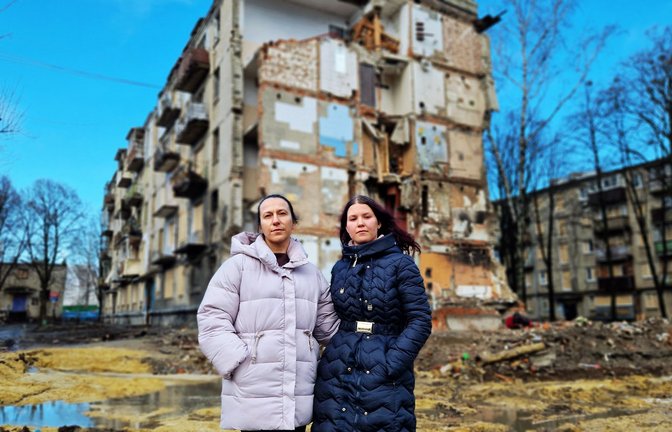 Anastasia Owcharenko und ihre Tochter Maryna: Sie haben einen russischen Angriff mit viel Glück überlebt.<span class='image-autor'>Foto: Cedric Rehman</span>