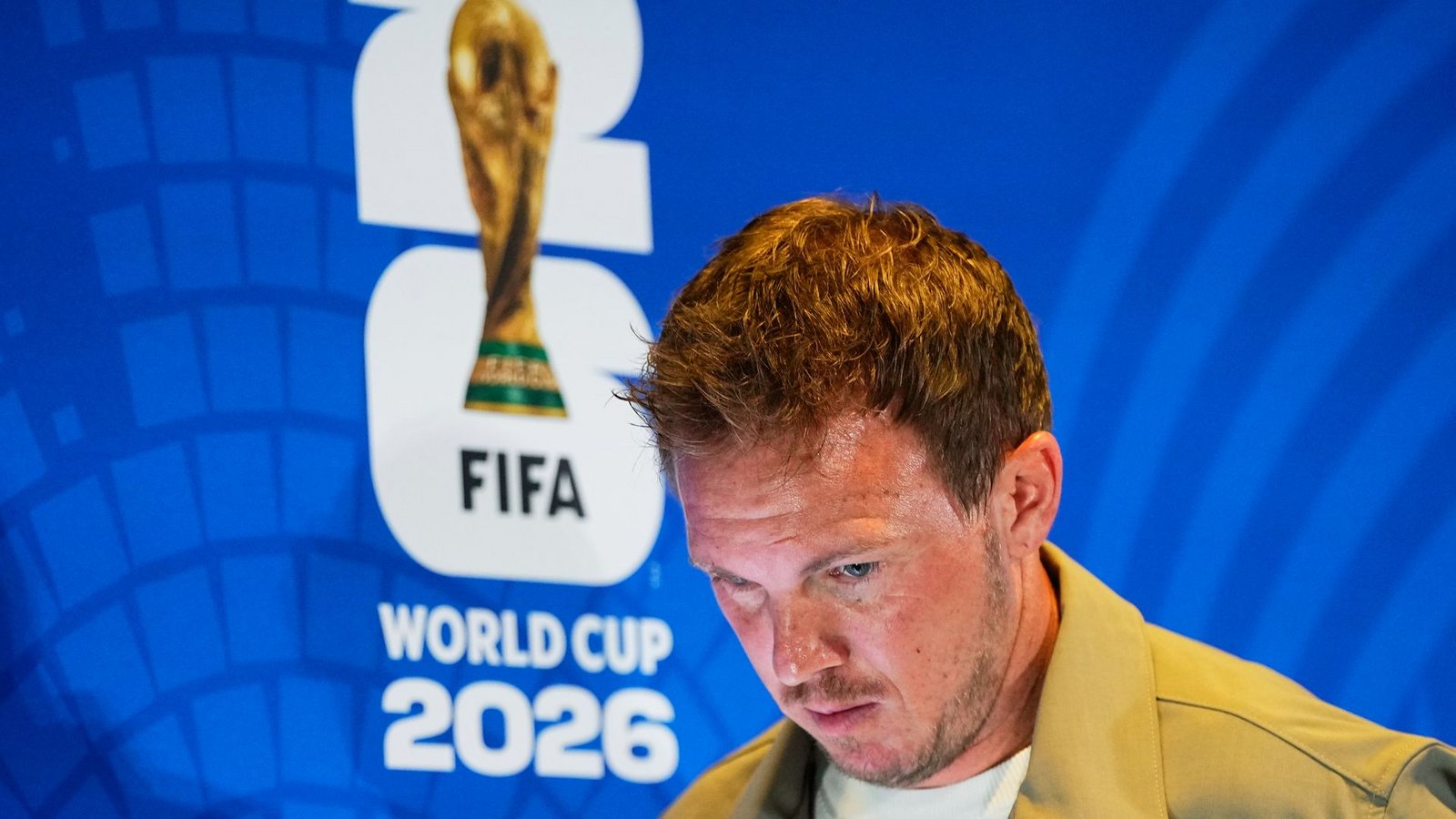 Julian Nagelsmann spricht über die Kritiker und die WM-Erwartungen.Foto: Martin Meissner/AP/dpa