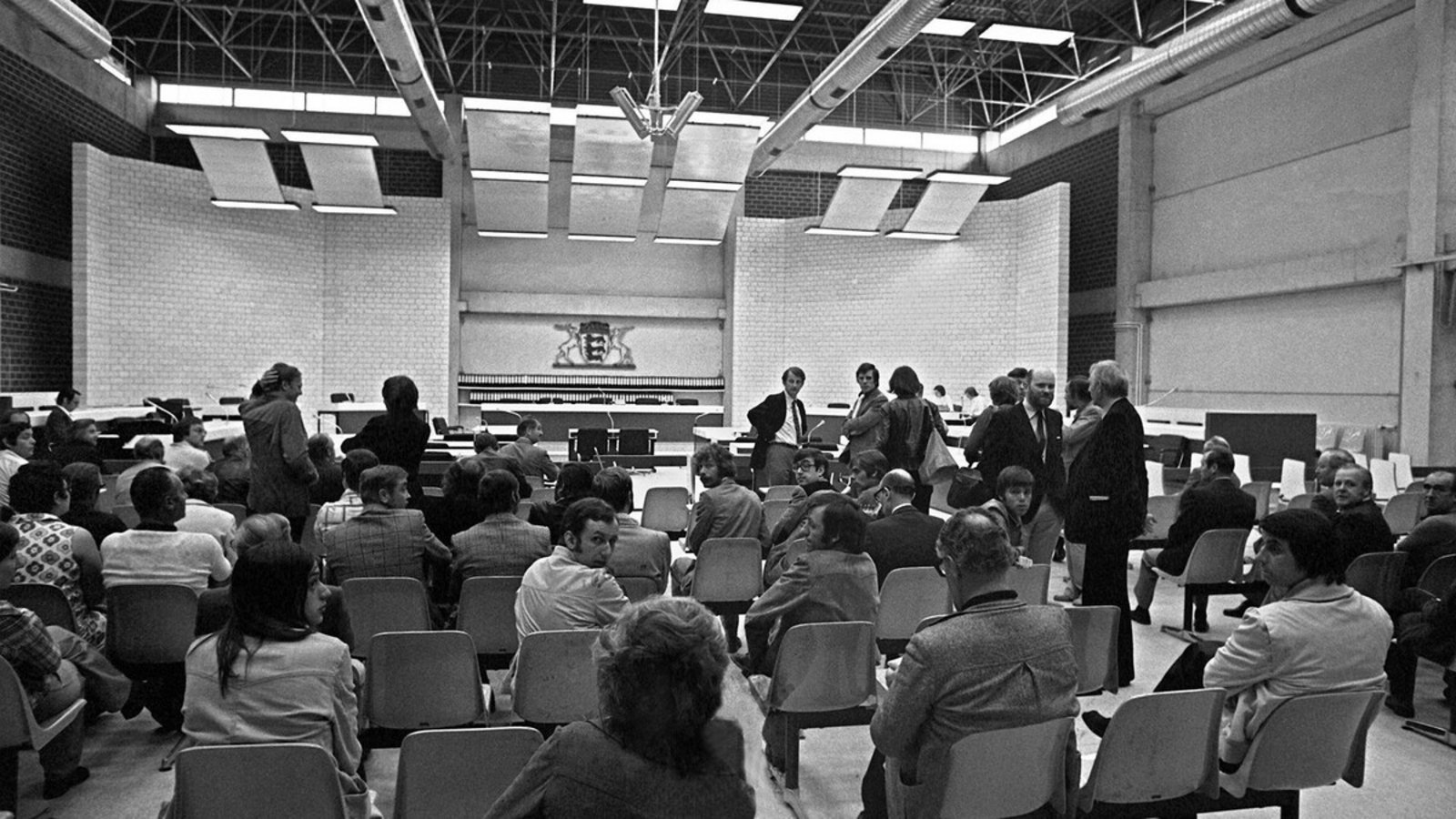 Blick in den Stammheimer Gerichtssaals vor Beginn der RAF-Prozesses gegen die Terroristen Andreas Baader, Ulrike Meinhof, Gudrun Ensslin und Jan-Carl Raspe.Foto: UPI Blick in den Stammheimer Gerichtssaals vor Beginn der RAF-Prozesses gegen die Terroristen Andreas Baader, Ulrike Meinhof, Gudrun Ensslin und Jan-Carl Raspe.Foto: UPI