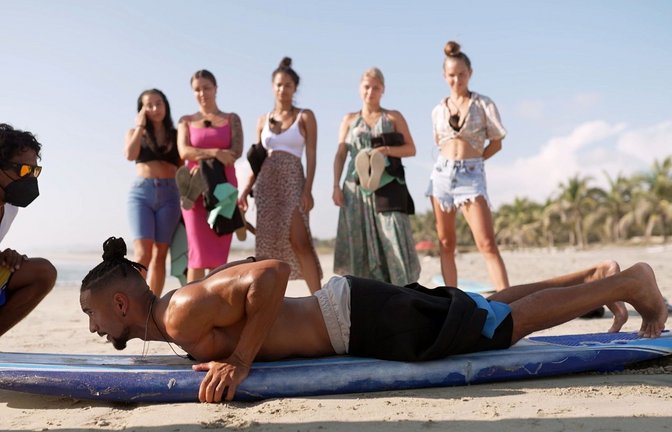 David will die Frauen beim Surfen beeindrucken.<span class='image-autor'>Foto: RTL</span>
