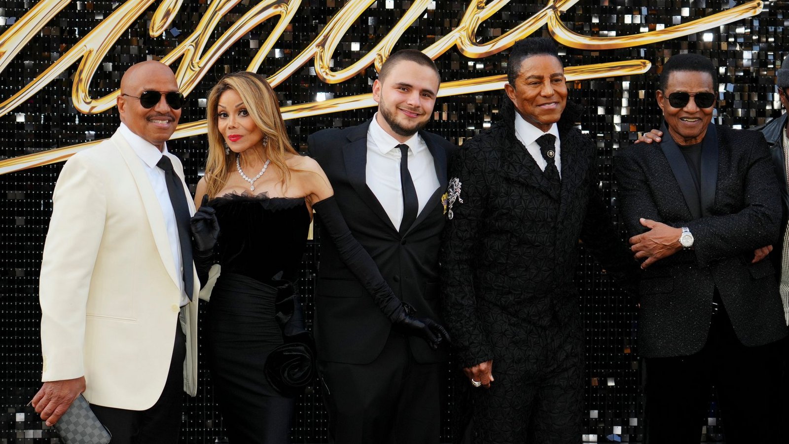 Mitglieder der Jackson-Familie feiern die Biopic-Premiere in Los Angeles. (Archivbild)Foto: Jordan Strauss/Invision/AP/dpa