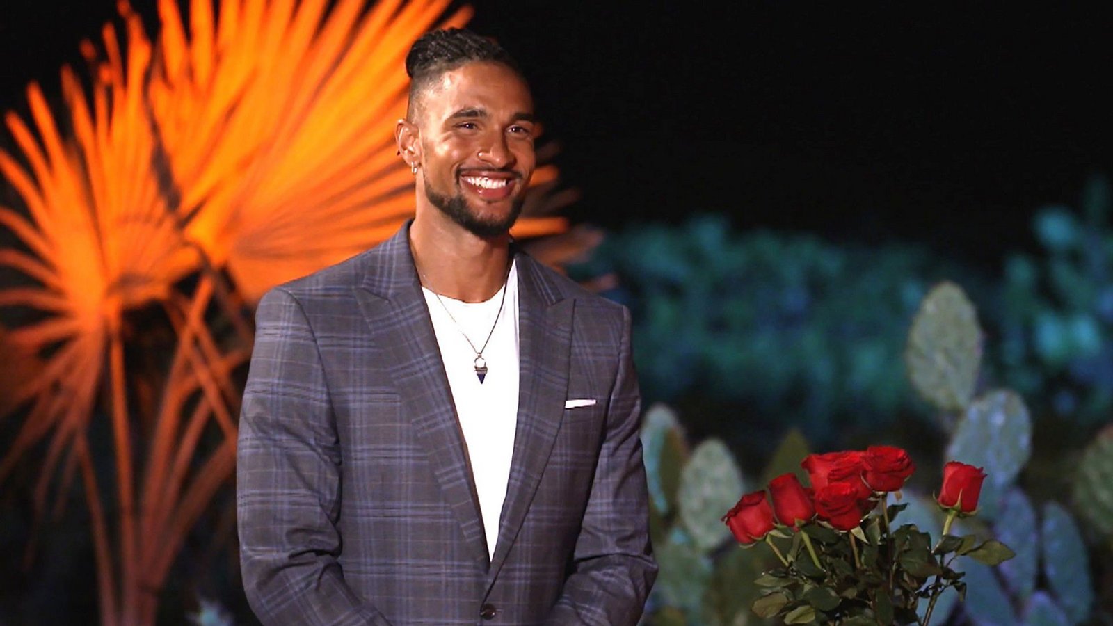 Es ist wieder Rosennacht: David Jackson muss sich entscheiden.Foto: RTL Es ist wieder Rosennacht: David Jackson muss sich entscheiden.Foto: RTL