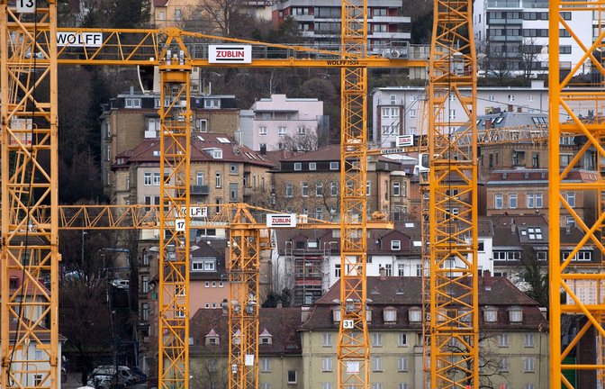 Abreißen und neu bauen oder lieber  umbauen, weiterbauen? Darüber und wie sich die Arbeitswelt verändert, wird Thema  des Architektenkongresses Archikon in Stuttgart.<span class='image-autor'>Foto: dpa/Marijan Murat</span>