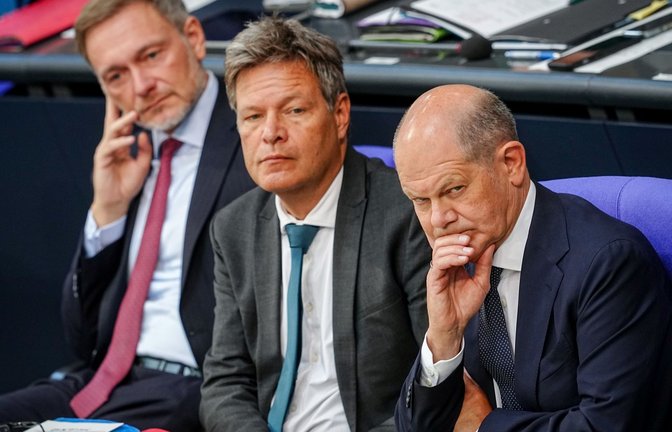 Was eint diese drei Spitzenpolitiker noch? Finanzminister Christian Linder, Wirtschaftsminister Robert Habeck und Kanzler Olaf Scholz (von links).<span class='image-autor'>Foto: dpa/Kay Nietfeld</span>