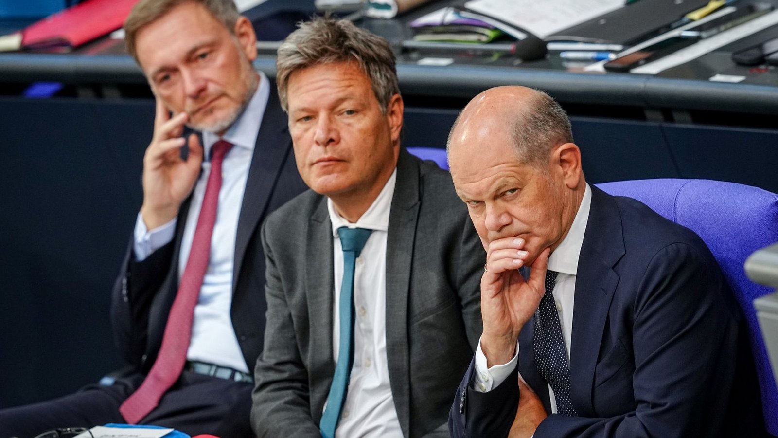 Was eint diese drei Spitzenpolitiker noch? Finanzminister Christian Linder, Wirtschaftsminister Robert Habeck und Kanzler Olaf Scholz (von links).Foto: dpa/Kay Nietfeld