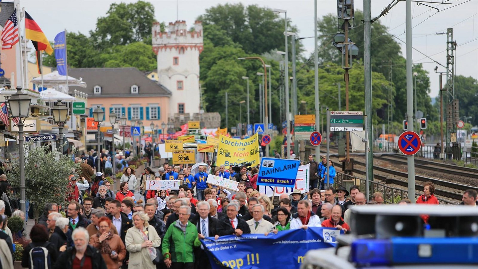 Ein Protestzug in Rüdesheim – der Streit mit der Bahn währt bereits viele Jahre.Foto: &nbsp;