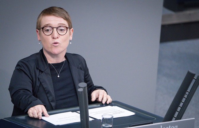 Simone Fischer (Grüne) aus Stuttgart bei ihrer ersten Rede im Bundestag.<span class='image-autor'>Foto: imago/Political-Moments</span>