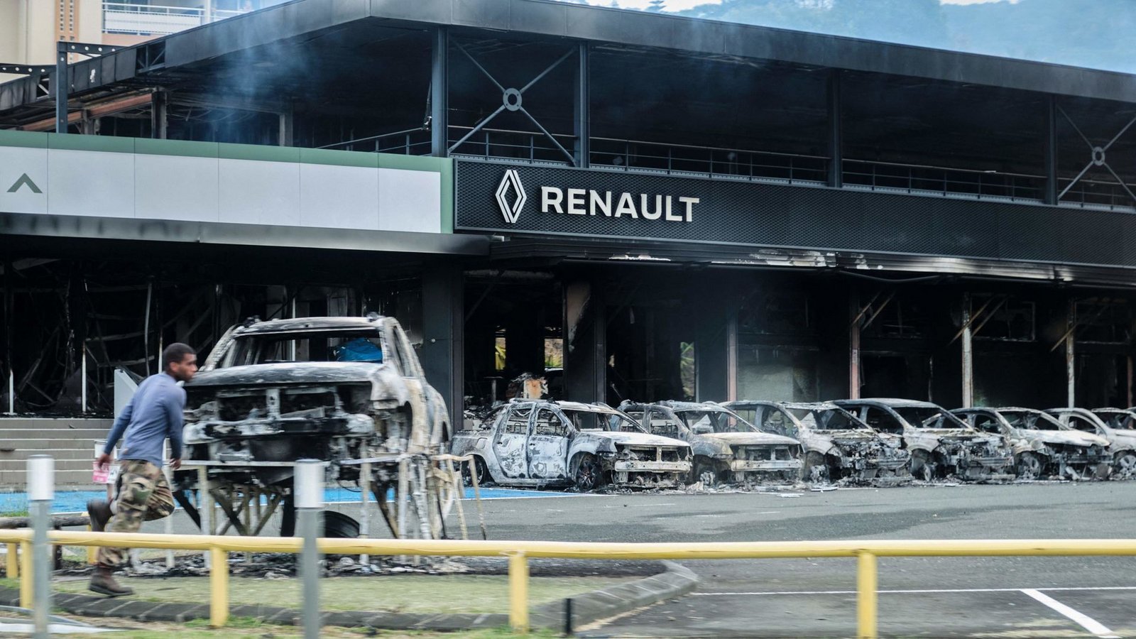 Nouméa, die Hauptstadt des französischen Neukaledonien in den vergangenen Tagen: Ausgebrannte Autos und Proteste bestimmen das Stadtbild.Foto: dpa/Theo Rouby Nouméa, die Hauptstadt des französischen Neukaledonien in den vergangenen Tagen: Ausgebrannte Autos und Proteste bestimmen das Stadtbild.Foto: dpa/Theo Rouby