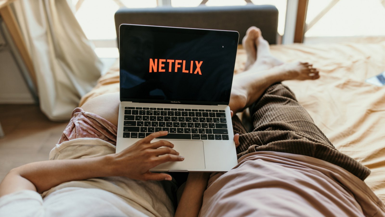 Wir empfehlen gute Filme für "Netflix and Chill"Foto: WeDesing/Shutterstock