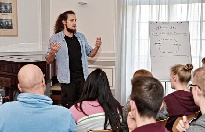 Wie ernährt man sich bei der geldfreien Lebensweise, wollten die Schüler unter anderem von Rosswog wissen.  Foto: p