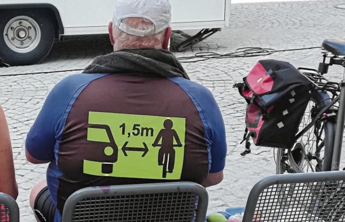 Abstand halten. Das gilt nicht nur wegen Corona, sondern auch beim Überholen von Radfahrern.  Foto: Arning