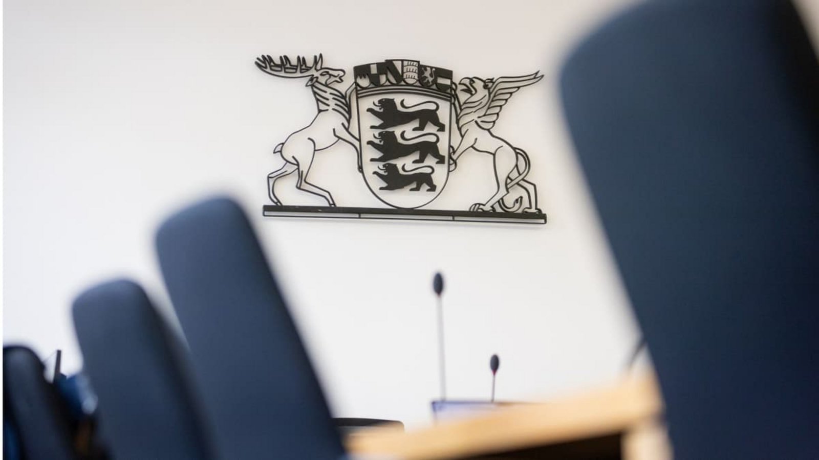 Vor dem Landgericht Stuttgart beginnt das Verfahren gegen zwei Männer. Sie sollen als Prostituierte männliche Freier beraubt haben, in zwei Fällen könnten K.O.-Tropfen im Spiel gewesen sein. Dabei sollen die Angeklagten die Face ID der bewusstlosen Geschädigten genutzt haben, um sich über Paypal größere Geldbeträge zu überweisen.Lichtgut/Julian Rettig/Archiv
