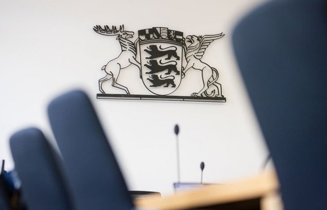 Vor dem Landgericht Stuttgart beginnt das Verfahren gegen zwei Männer. Sie sollen als Prostituierte männliche Freier beraubt haben, in zwei Fällen könnten K.O.-Tropfen im Spiel gewesen sein. Dabei sollen die Angeklagten die Face ID der bewusstlosen Geschädigten genutzt haben, um sich über Paypal größere Geldbeträge zu überweisen.<span class='image-autor'>Lichtgut/Julian Rettig/Archiv</span>