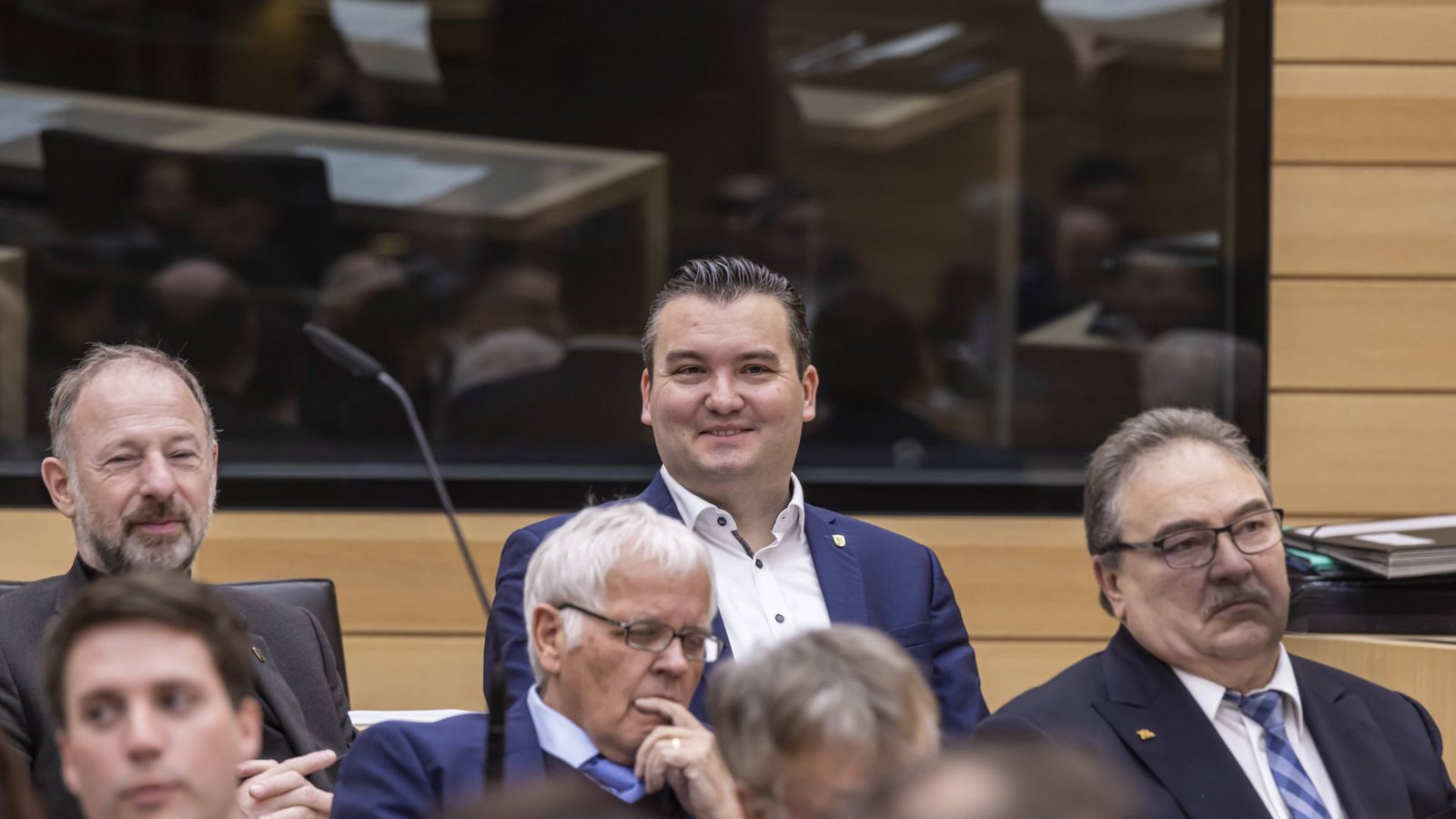 Udo Stein (Mitte, hinten) in seiner AfD-Fraktion.Foto: imago/Arnulf Hettrich