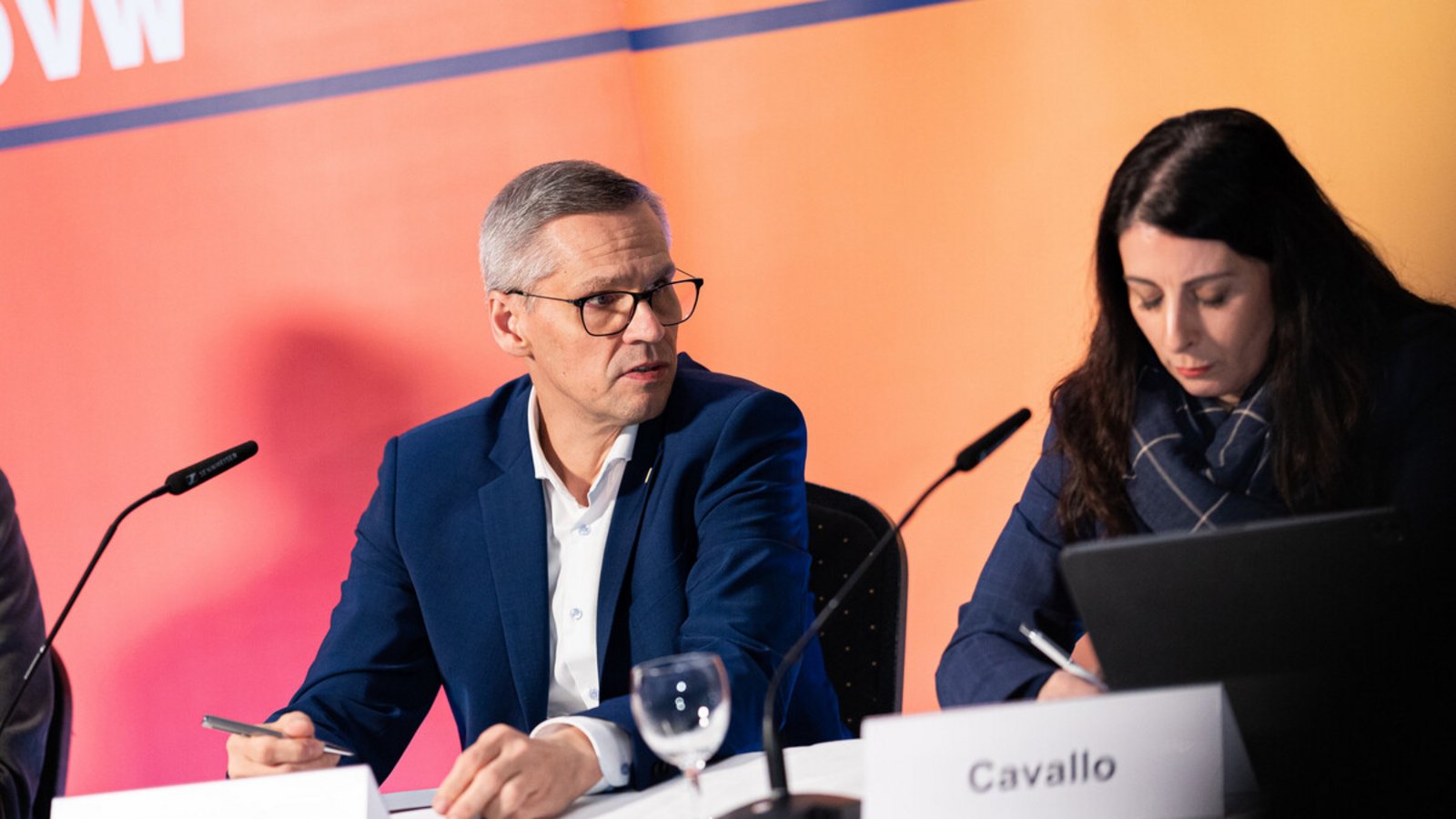 Thorsten Gröger, Verhandlungsführer der IG Metall, und VW-Betriebsratschefin Daniela Cavallo sehen im Verhandlungsergebnis einen Erfolg.Foto: dpa/Moritz Frankenberg Thorsten Gröger, Verhandlungsführer der IG Metall, und VW-Betriebsratschefin Daniela Cavallo sehen im Verhandlungsergebnis einen Erfolg.Foto: dpa/Moritz Frankenberg