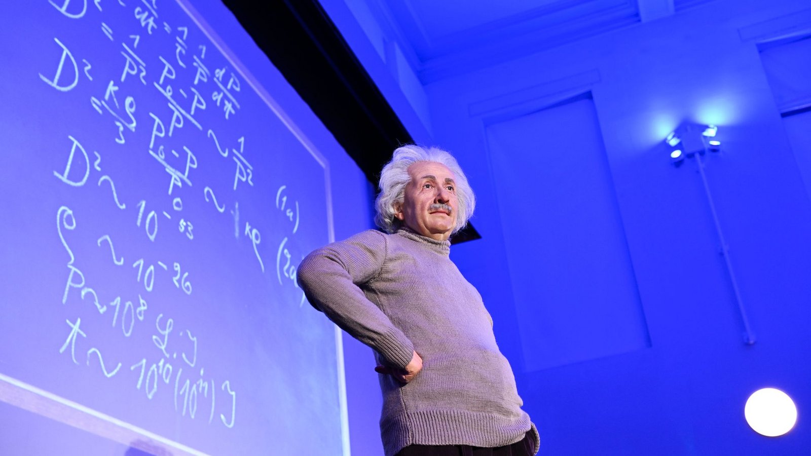 Vom Physiker und Genie Einstein ist jetzt eine Widmung aufgetaucht. (Archivbild)Foto: Jens Kalaene/dpa Vom Physiker und Genie Einstein ist jetzt eine Widmung aufgetaucht. (Archivbild)Foto: Jens Kalaene/dpa
