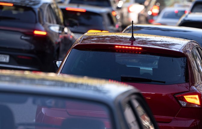 Die Autofahrer im Land fühlen sich von der Politik eingeengt.<span class='image-autor'>Foto: dpa/Marijan Murat</span>