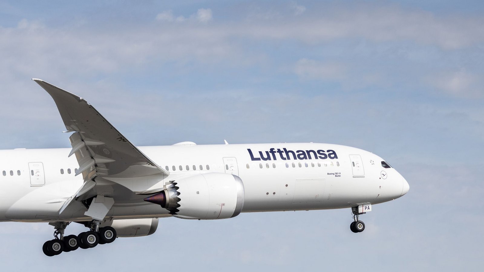 Lufthansa meidet bis auf Weiteres den Luftraum über Iran und Irak (Symbolfoto).Foto: Hannes P Albert/dpa/Hannes P Albert