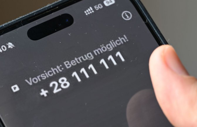 So sieht der Warnhinweis von Vodafone aus, bei der Telekom wird marginal anders gewarnt: "Vorsicht, möglicher Betrug!"<span class='image-autor'>Foto: Wolf von Dewitz/dpa</span>