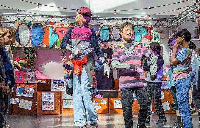 Selbstbewusst auf einer Bühne zu tanzen und zu rappen, auch das gehört zum  Feriencamp. Der  Heidelberger Hip-Hop zählt seit vergangenem Jahr zum immateriellen Kulturerbe der Bundesrepublik.<span class='image-autor'>Foto: Vanessa Leitschuh</span>